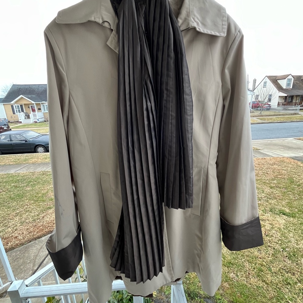 London Fog Women's Beige/Tan Trench Coat, with Scarf -XL - Picture 8 of 15
